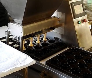 Cadena de producción de la torta de la taza del soporte