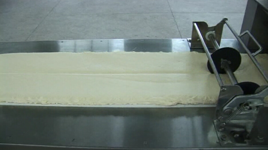 Máquina de la fabricación de pastas del Mooncake que asperja el sistema para la tostada, máquina automática de la comida