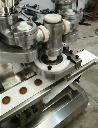 Máquina que encrusta automática para la mantequilla Mochi/la goma de la haba roja